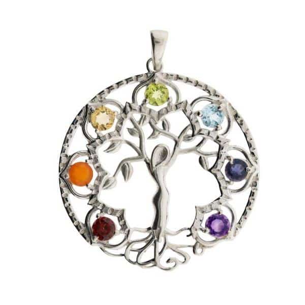 Elfenbaum mit Chakrasteinen